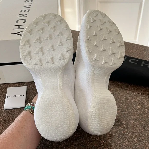 GIVECHY MEN’S/LADIES WHITE KNIT SNEAKERS-39-AMAZING-EUC-BOX-DUST BAG! - Picture 13 of 16